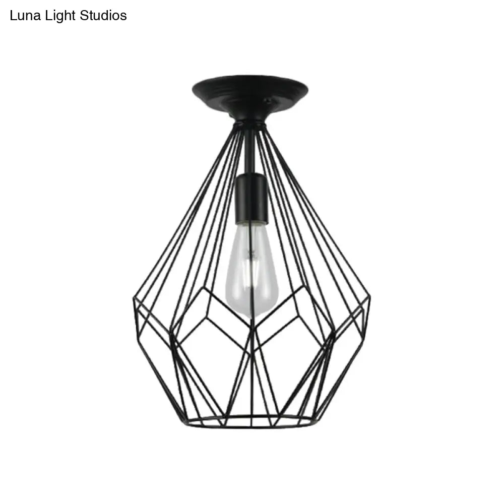 وحدة إضاءة سقف DecorBites™‎ سوداء معدنية على شكل قفص ماسي للممر - طراز صناعي علوي، قريبة من إضاءة السقف