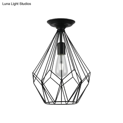 وحدة إضاءة سقف DecorBites™‎ سوداء معدنية على شكل قفص ماسي للممر - طراز صناعي علوي، قريبة من إضاءة السقف