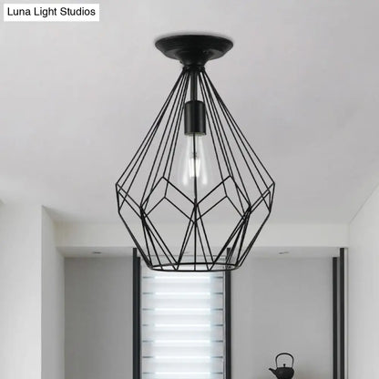 وحدة إضاءة سقف DecorBites™‎ سوداء معدنية على شكل قفص ماسي للممر - طراز صناعي علوي، قريبة من إضاءة السقف