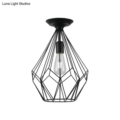 وحدة إضاءة سقف DecorBites™‎ سوداء معدنية على شكل قفص ماسي للممر - طراز صناعي علوي، قريبة من إضاءة السقف