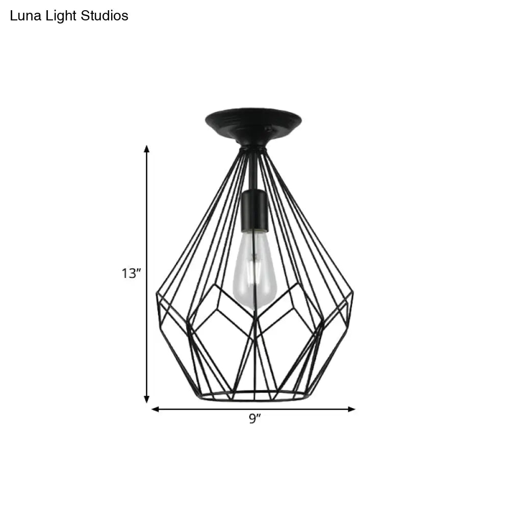 وحدة إضاءة سقف DecorBites™‎ سوداء معدنية على شكل قفص ماسي للممر - طراز صناعي علوي، قريبة من إضاءة السقف