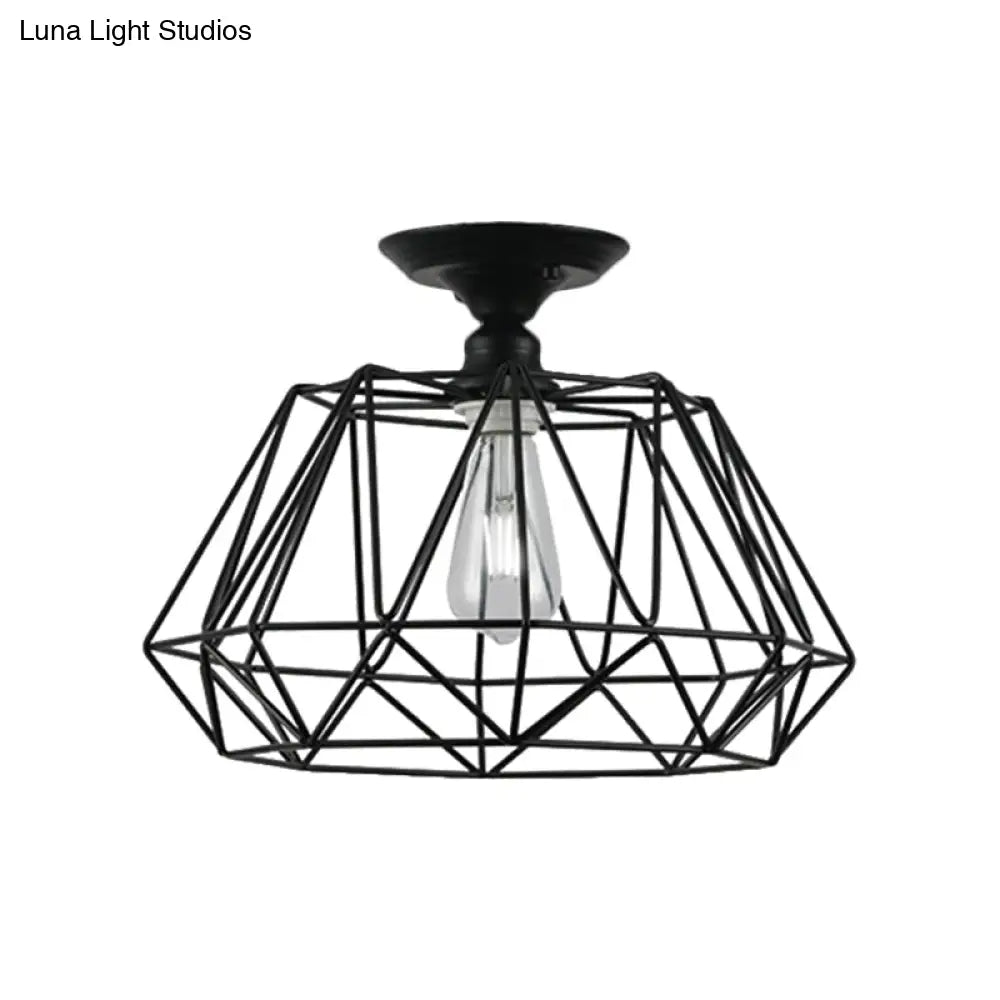 وحدة إضاءة سقف DecorBites™‎ سوداء معدنية على شكل قفص ماسي للممر - طراز صناعي علوي، قريبة من إضاءة السقف