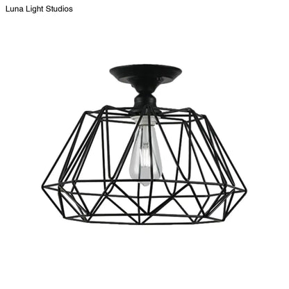 وحدة إضاءة سقف DecorBites™‎ سوداء معدنية على شكل قفص ماسي للممر - طراز صناعي علوي، قريبة من إضاءة السقف
