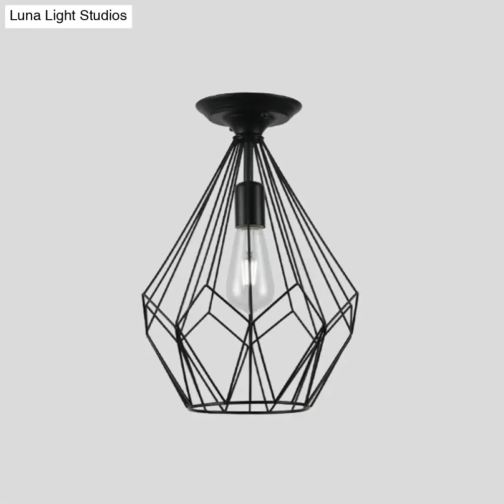 وحدة إضاءة سقف DecorBites™‎ سوداء معدنية على شكل قفص ماسي للممر - طراز صناعي علوي، قريبة من إضاءة السقف