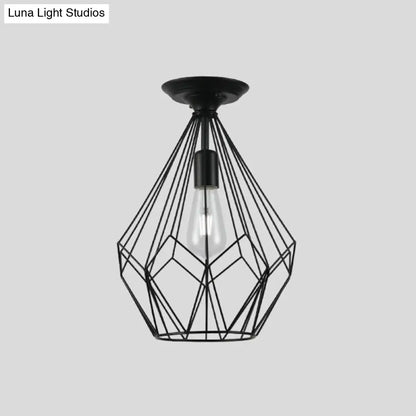 وحدة إضاءة سقف DecorBites™‎ سوداء معدنية على شكل قفص ماسي للممر - طراز صناعي علوي، قريبة من إضاءة السقف