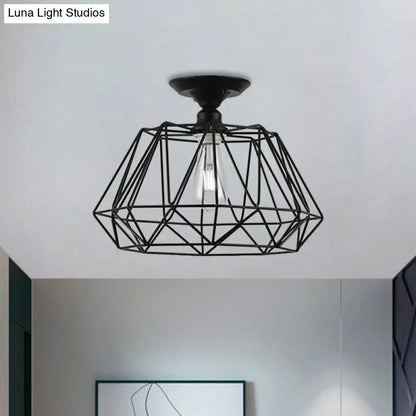 وحدة إضاءة سقف DecorBites™‎ سوداء معدنية على شكل قفص ماسي للممر - طراز صناعي علوي، قريبة من إضاءة السقف