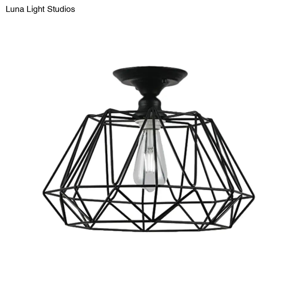 وحدة إضاءة سقف DecorBites™‎ سوداء معدنية على شكل قفص ماسي للممر - طراز صناعي علوي، قريبة من إضاءة السقف
