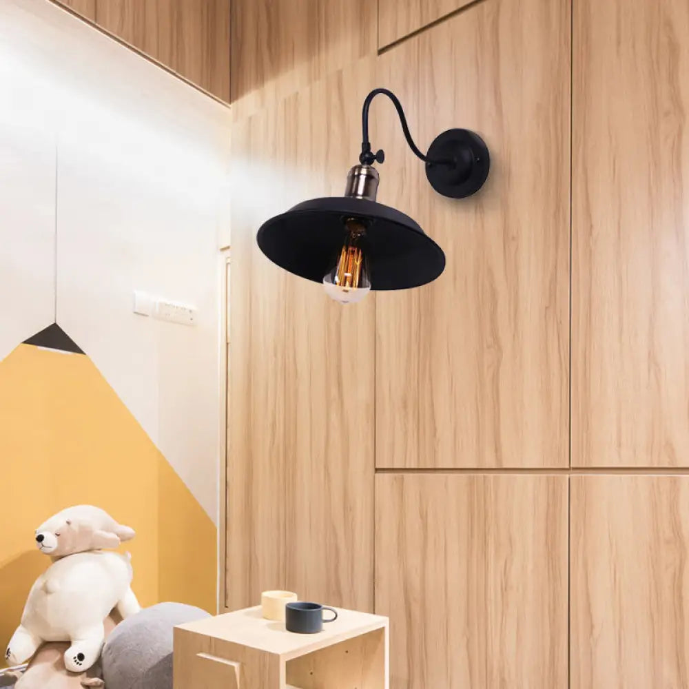 Lámpara de pared DecorBites™ estilo granero rústico, color negro metálico, con brazo flexible para balcón