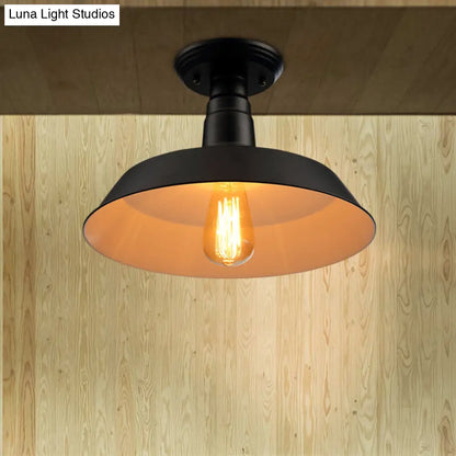 Lámpara de techo semiempotrada DecorBites™ de estilo industrial en negro y rojo para pasillo - Pantalla metálica tipo granero, 10"/14" de ancho