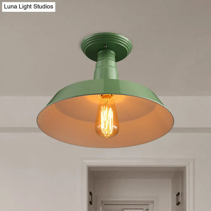 Lámpara de techo semiempotrada DecorBites™ de estilo industrial en negro y rojo para pasillo - Pantalla metálica tipo granero, 10"/14" de ancho