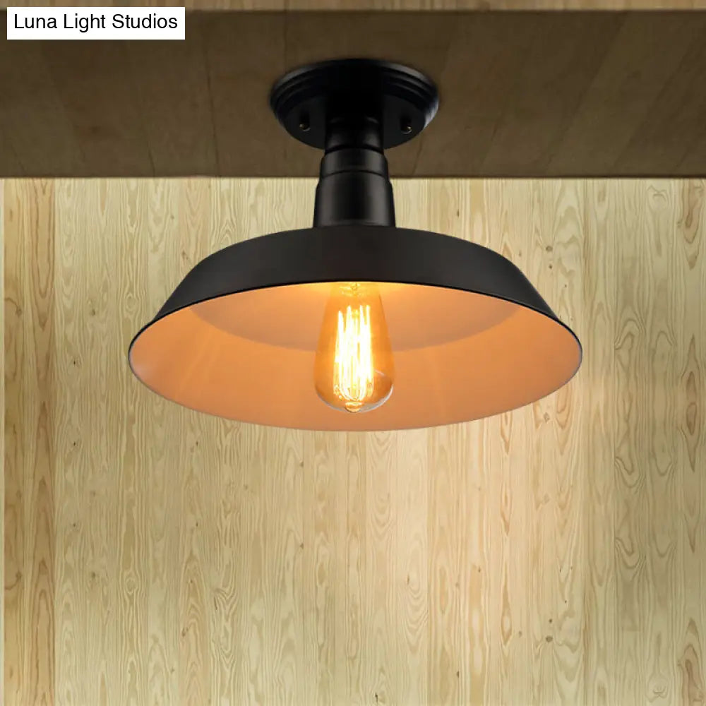 Lámpara de techo semiempotrada DecorBites™ de estilo industrial en negro y rojo para pasillo - Pantalla metálica tipo granero, 10"/14" de ancho