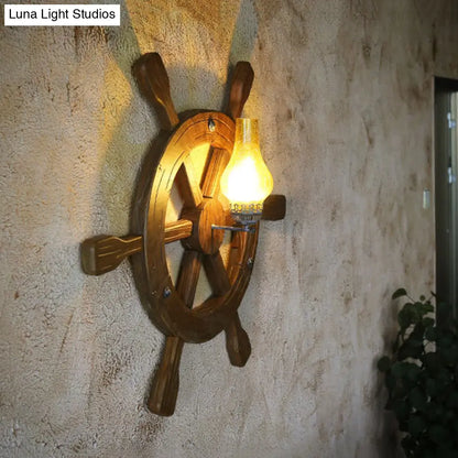 Aplique de pared con jarrón de cristal craquelado ámbar retro negro y decoración de timón de madera