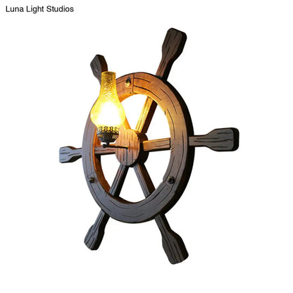 Aplique de pared con jarrón de cristal craquelado ámbar retro negro y decoración de timón de madera