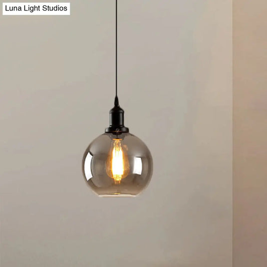 مصباح سقف معلق أسود أحادي الضوء مع كرة زجاجية مدخنة - إضاءة المزرعة