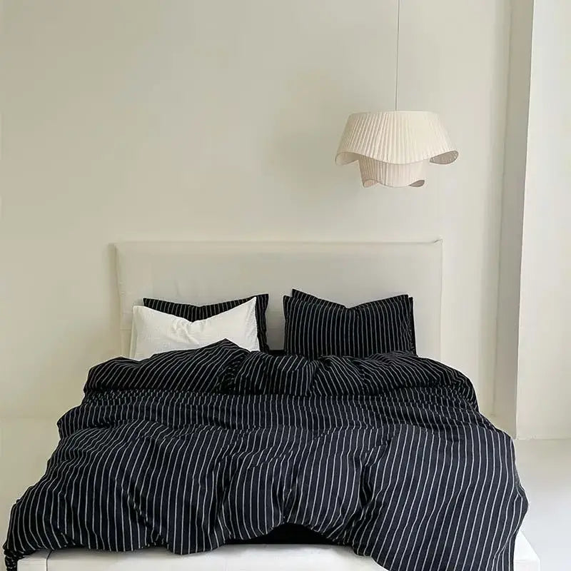 Black and white striped cotton duvet cover set with matching pillowcase for bedroom bedding use