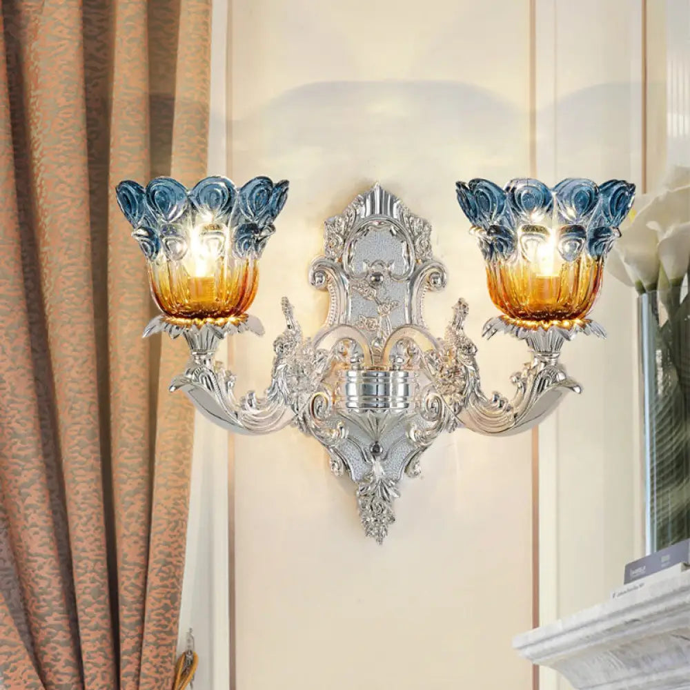 Aplique Blossom: Clásico cristal acanalado azul y amarillo, 2 luces, iluminación de pared plateada