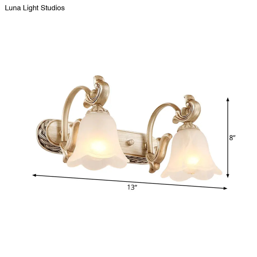 Lámpara de pared Blossom Vanity Lighting - Aplique de pared de latón y cristal color crema con brazo curvo