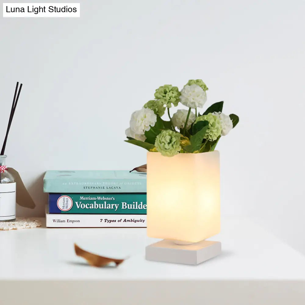 مصباح ليلي LED زجاجي أبيض مزهر: إضاءة طاولة جانبية مخروطية/مستطيلة على طراز آرت ديكو لغرفة النوم