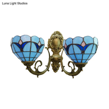 Aplique de pared con cuenco de cristal tintado azul/transparente – Iluminación Tiffany tradicional para estudio – 2 luces