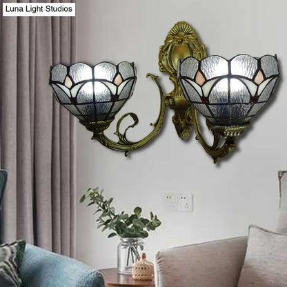 Aplique de pared con cuenco de cristal tintado azul/transparente – Iluminación Tiffany tradicional para estudio – 2 luces