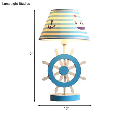 Lámpara de estudio cónica de tela azul para niños con base de timón para dormitorio - Luz de lectura ideal (1 bombilla)