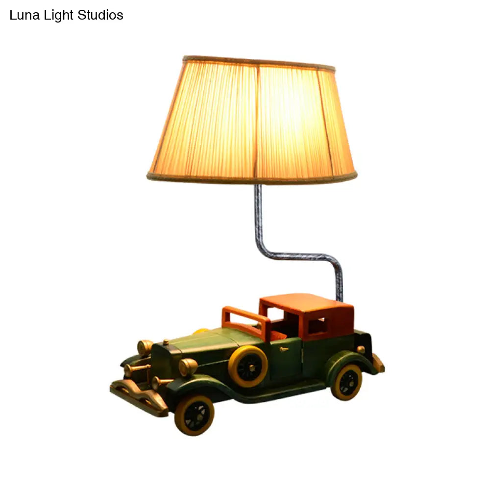 Lámpara de mesa de noche con forma de tambor y base de coche, de tela azul, para dormitorio infantil, diseño de 1 bombilla.