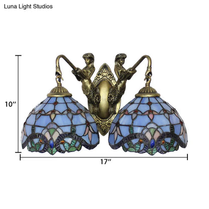 Aplique de pared mediterráneo de cristal azul con forma de cúpula y dos luces: perfecto para la iluminación del salón.