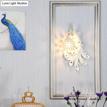 Lámpara de pared DecorBites™ Azul/Dorado Pavo Real - Aplique de resina estilo rústico con pantalla de globo de cristal (Paquete de 1/2)