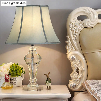 مصباح طاولة ليلية بتصميم رأس كريستالي أزرق مقطوع يدويًا - مصباح قراءة عصري