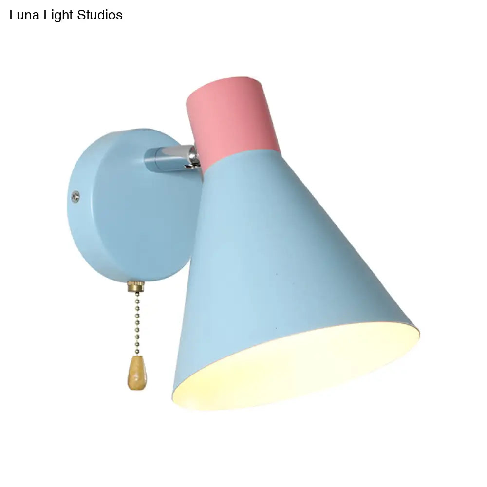 ديكوربايتس™ مصباح حائط معدني أزرق واسع النطاق: مصباح حائط عصري مع سلسلة سحب