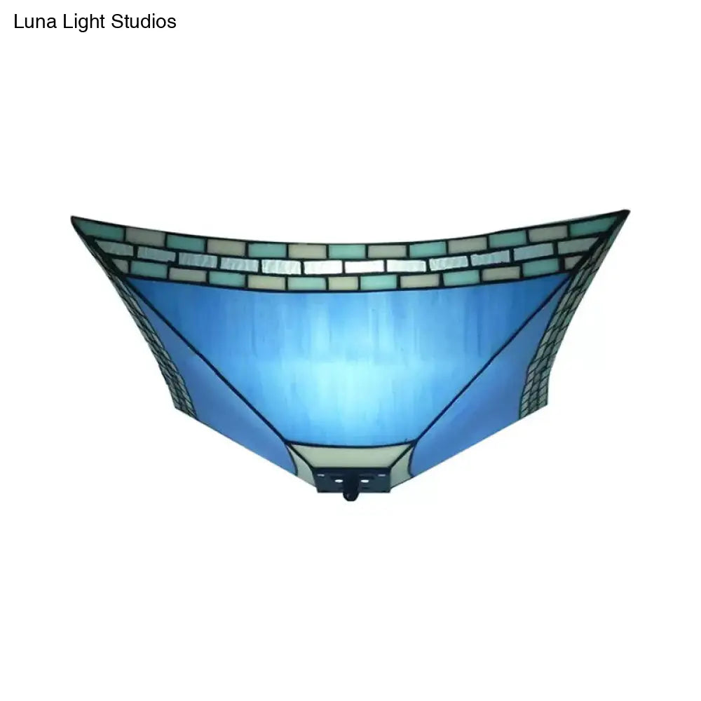 ديكوربايتس™ ديكوربايتس™ مصباح سقف من الزجاج الملون باللون الأزرق: تركيب مسطح مع غطاء هرمي على طراز تيفاني - مثالي لغرفة المعيشة