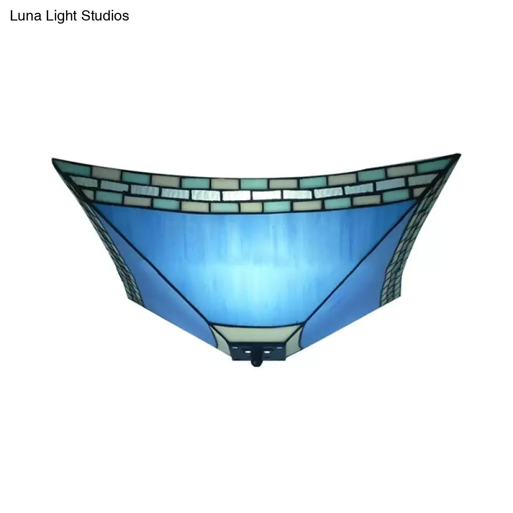 ديكوربايتس™ ديكوربايتس™ مصباح سقف من الزجاج الملون باللون الأزرق: تركيب مسطح مع غطاء هرمي على طراز تيفاني - مثالي لغرفة المعيشة