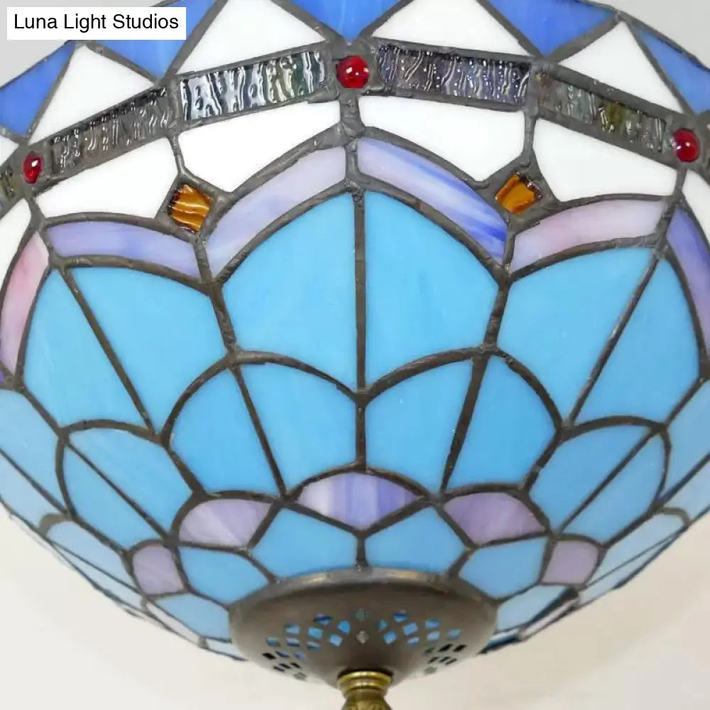 Lámpara de techo DecorBites™ Blue Tiffany Bowl, de latón antiguo con acabado vitral.