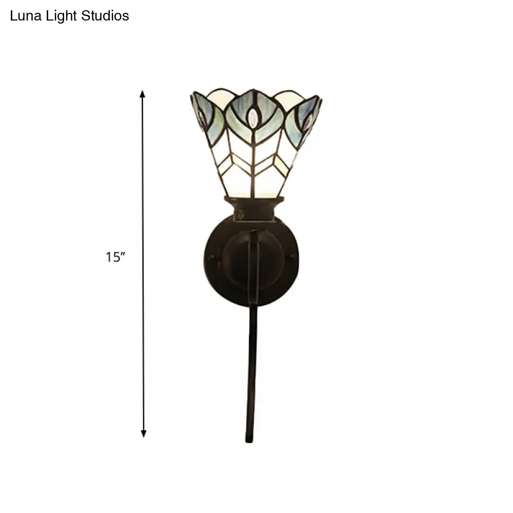 Lámpara de pared estilo Tiffany azul con vitral - Diseño festoneado con brazo curvo, ideal para iluminación de dormitorio