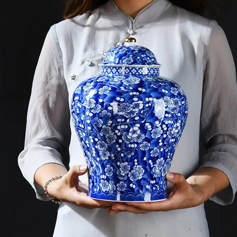 Blue and white porcelain pot sealed storage tank kitchen ginger jar with intricate floral patterns and gold lid knob
