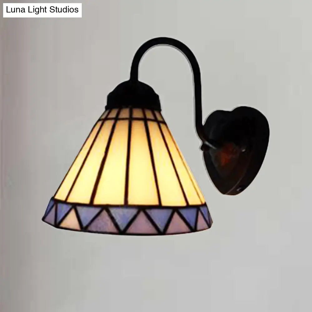 Aplique de pared cónico de cristal Tiffany azul y blanco: elegante lámpara de dormitorio