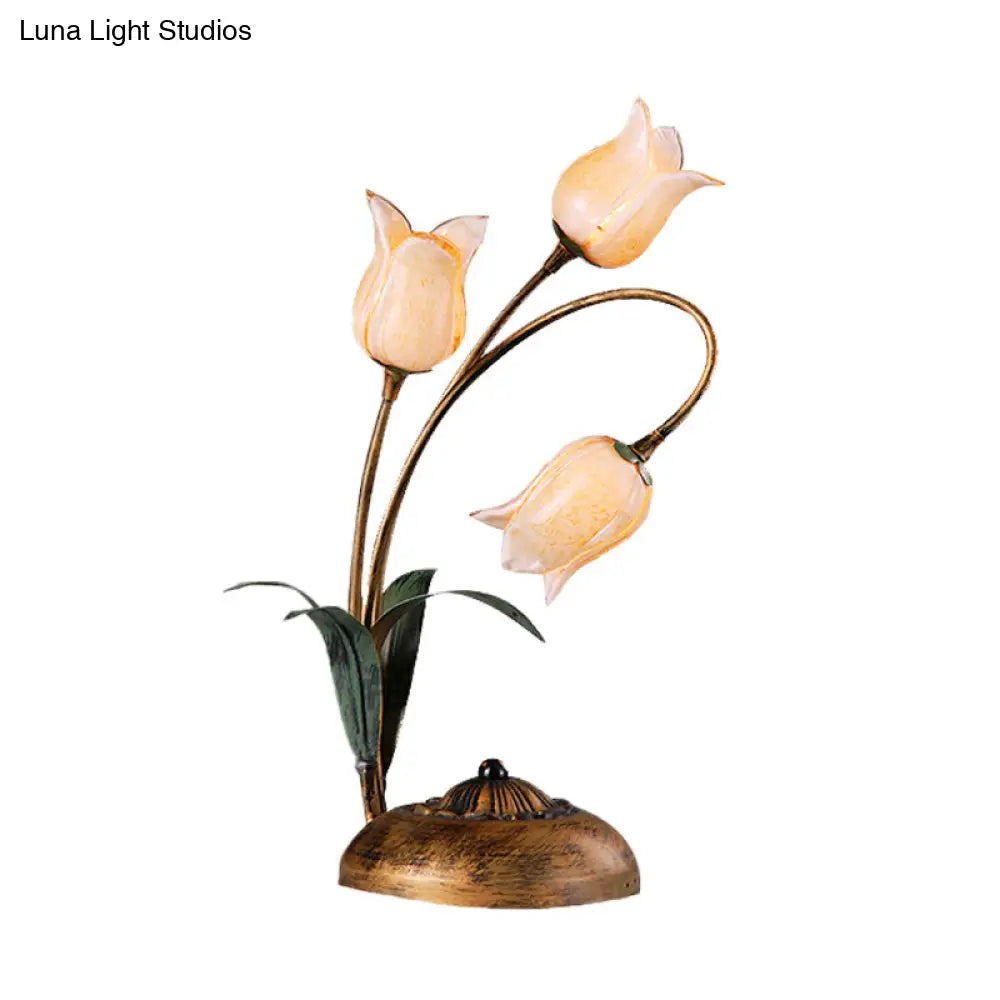 Lámpara de mesilla de noche LED de latón con diseño de tulipán metálico para sala de estar - Tema jardín americano