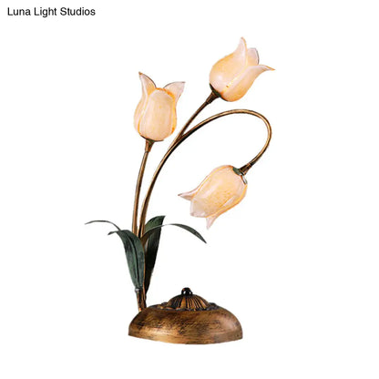 Lámpara de mesilla de noche LED de latón con diseño de tulipán metálico para sala de estar - Tema jardín americano