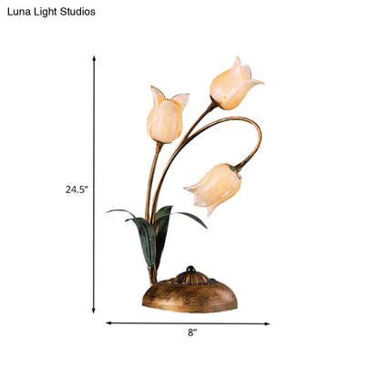 Lámpara de mesilla de noche LED de latón con diseño de tulipán metálico para sala de estar - Tema jardín americano