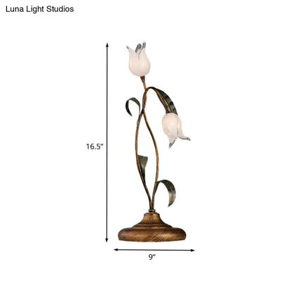 Lámpara de mesilla de noche LED de latón con diseño de tulipán metálico para sala de estar - Tema jardín americano