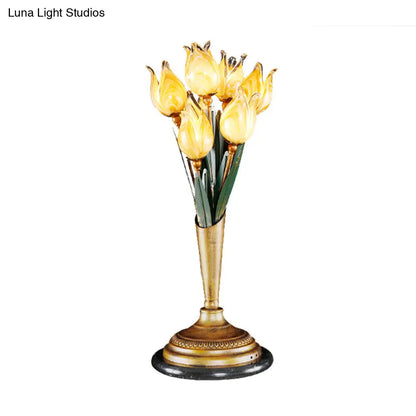 Lámpara de mesilla de noche LED de latón con diseño de tulipán metálico para sala de estar - Tema jardín americano