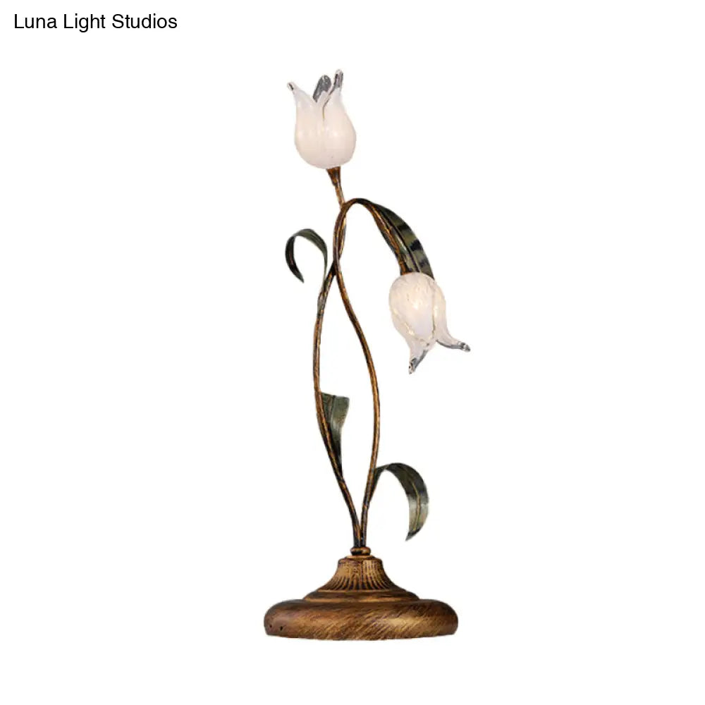 Lámpara de mesilla de noche LED de latón con diseño de tulipán metálico para sala de estar - Tema jardín americano