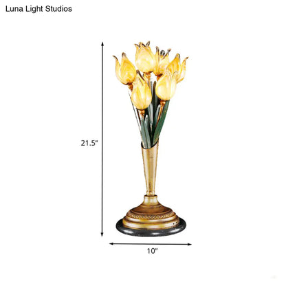 Lámpara de mesilla de noche LED de latón con diseño de tulipán metálico para sala de estar - Tema jardín americano