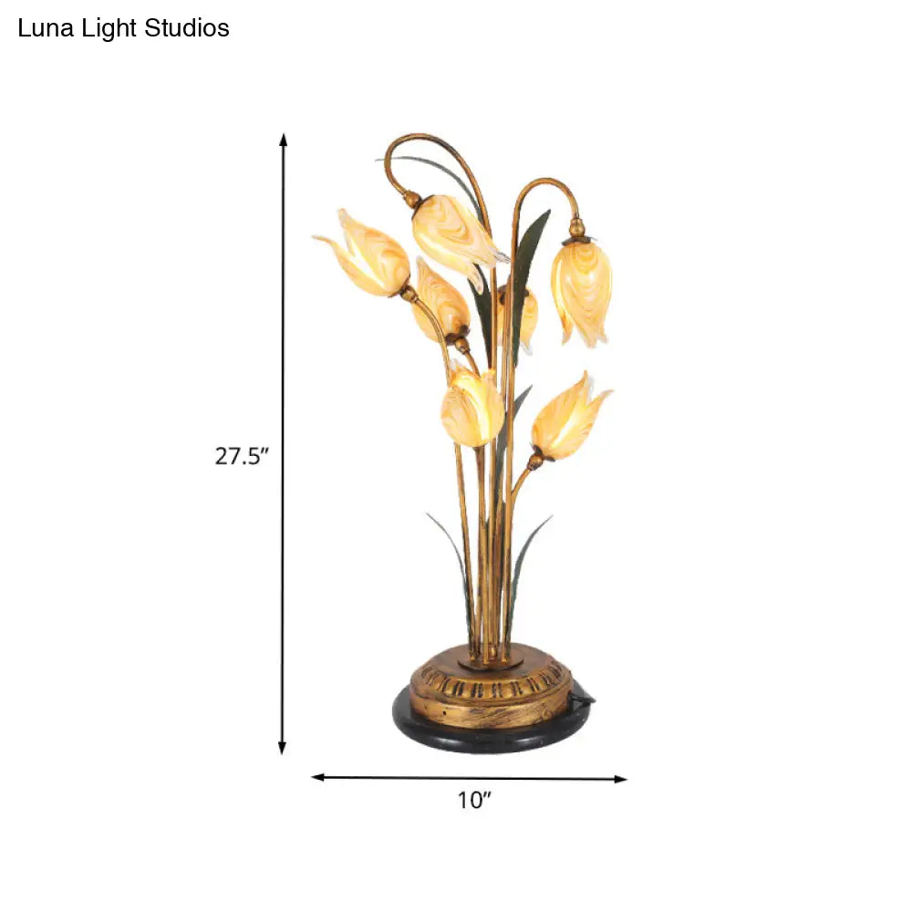 Lámpara de mesilla de noche LED de latón con diseño de tulipán metálico para sala de estar - Tema jardín americano