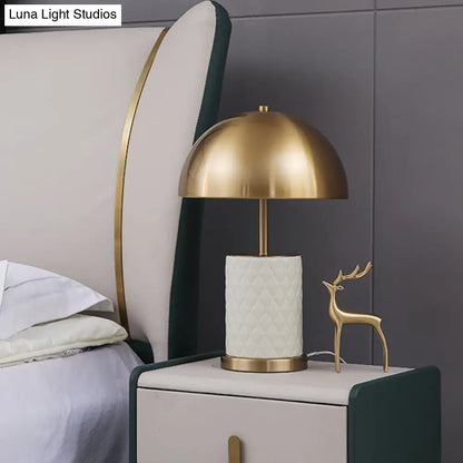 Lámpara de mesilla de noche de latón - Lámpara de mesa moderna de metal con forma de cuenco para dormitorio