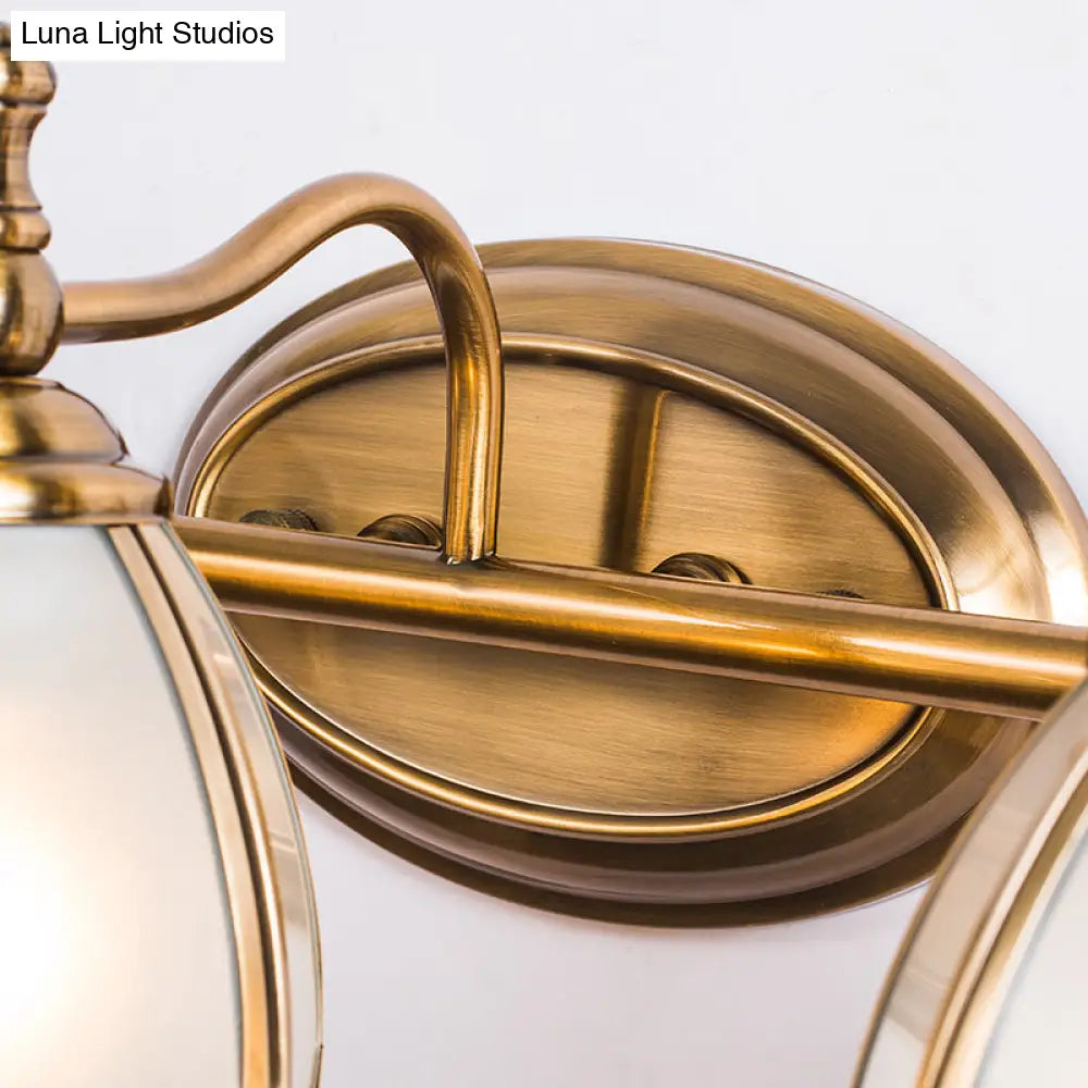 مصباح حائط برونزي أنيق من الزجاج الأبيض بتصميم صدفي لطاولة الحمام