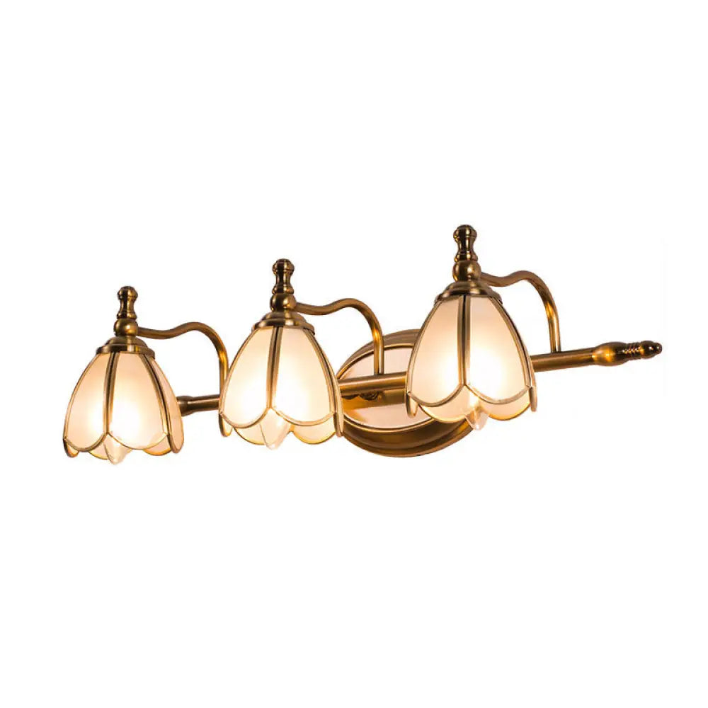 مصباح حائط برونزي أنيق من الزجاج الأبيض بتصميم صدفي لطاولة الحمام