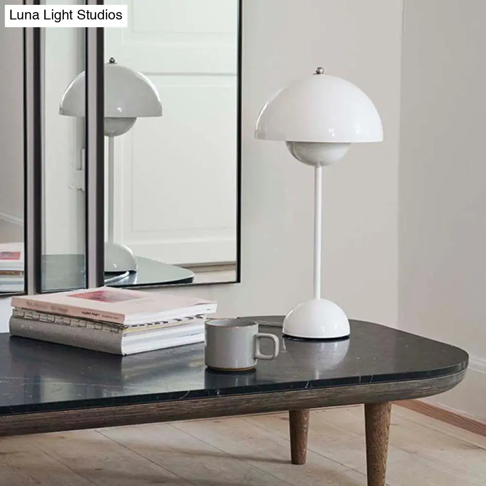 مصباح طاولة معدني على شكل برعم برأسين - إضاءة طاولة جانبية بتصميم ما بعد الحداثة