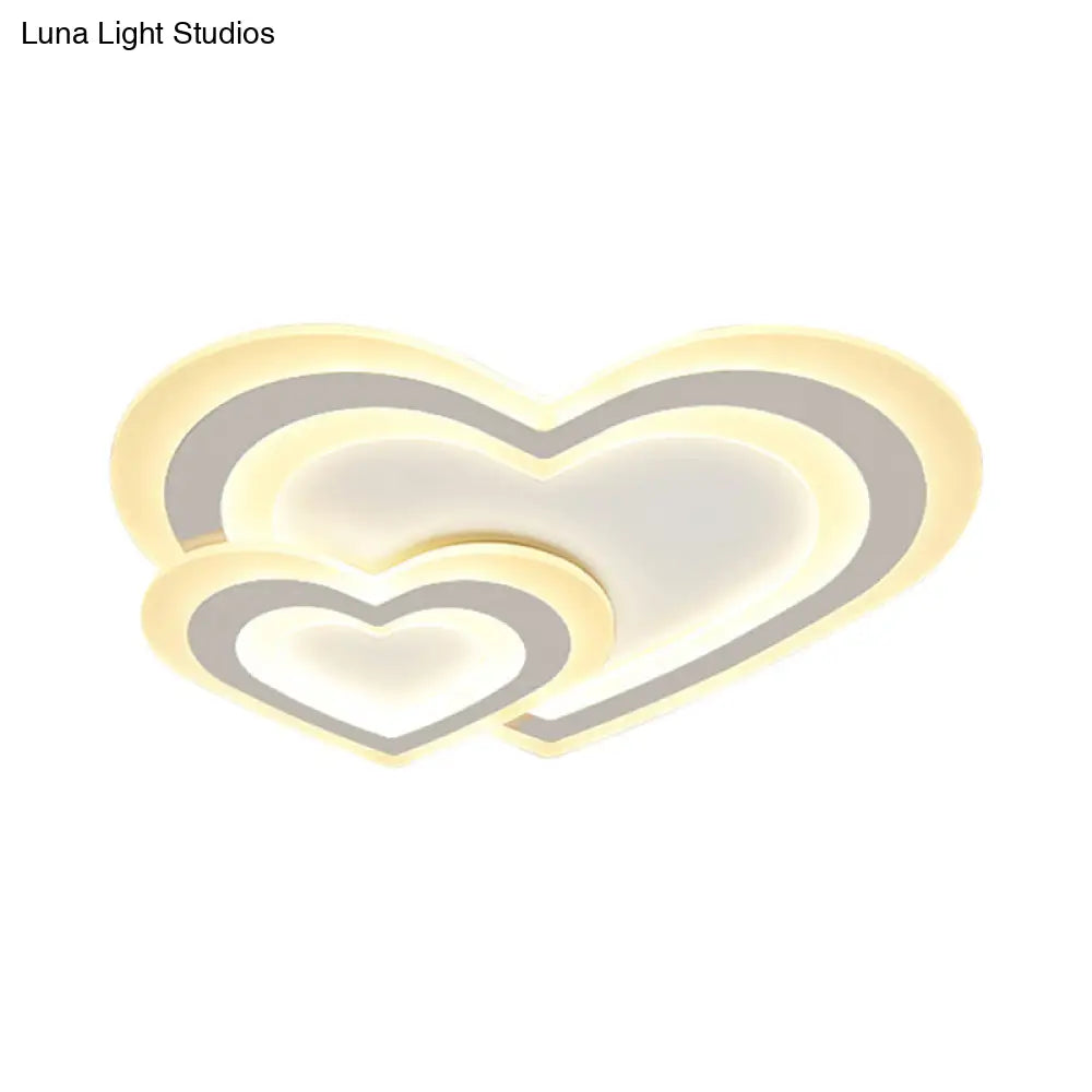 Lámpara de techo LED infantil DecorBites™ con diseño de estrella, nube y corazón, luz blanca cálida.