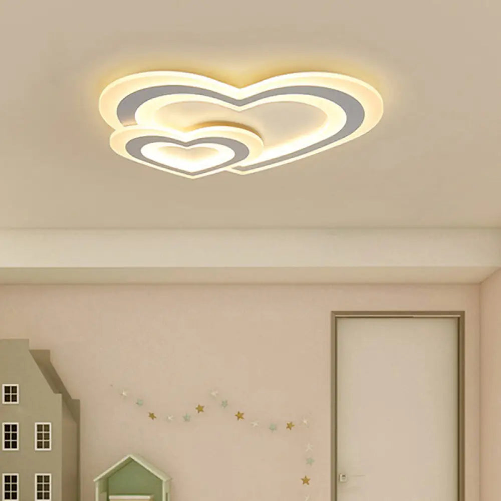 Lámpara de techo LED infantil DecorBites™ con diseño de estrella, nube y corazón, luz blanca cálida.